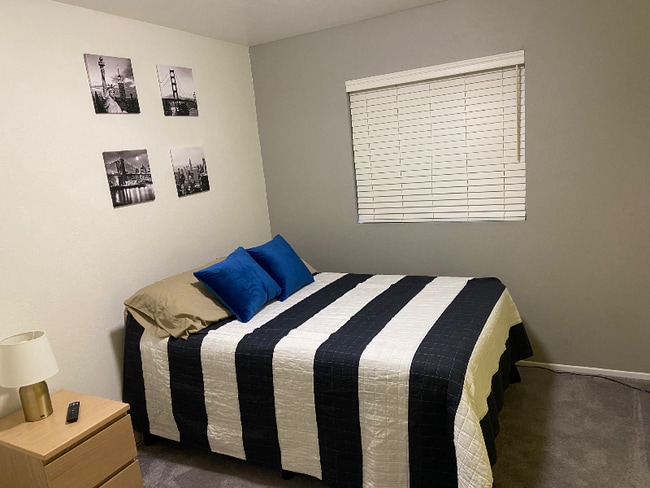 Building Photo - 1237 Lenrey Ave