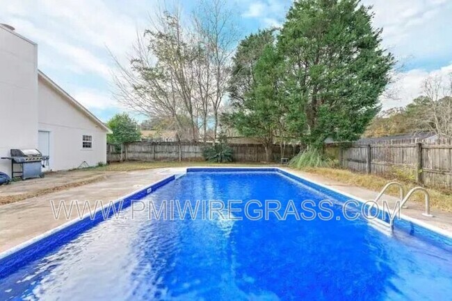 Foto del edificio - 107 Stoneridge Rd