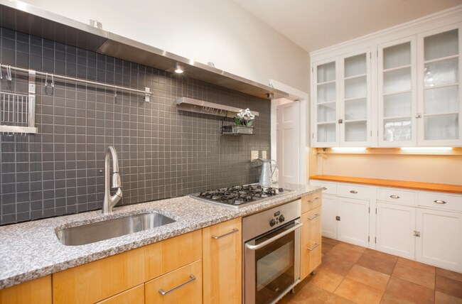 C3 kitchen - 101 W 39th St