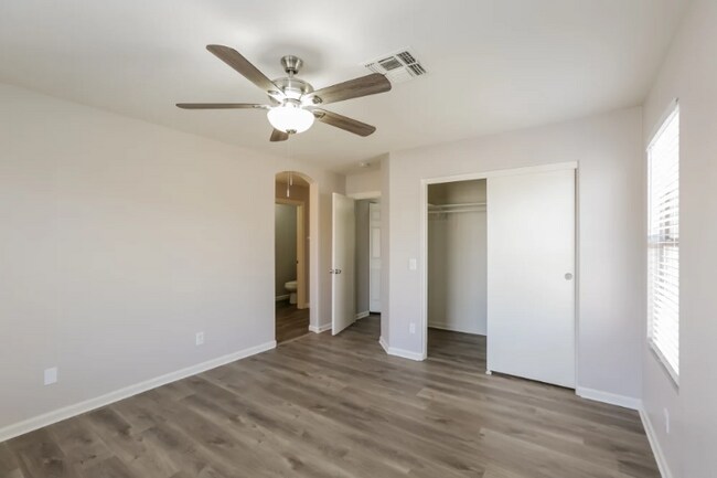 Building Photo - 2140 N 30th St
