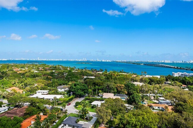 Foto del edificio - 4250 Biscayne Blvd