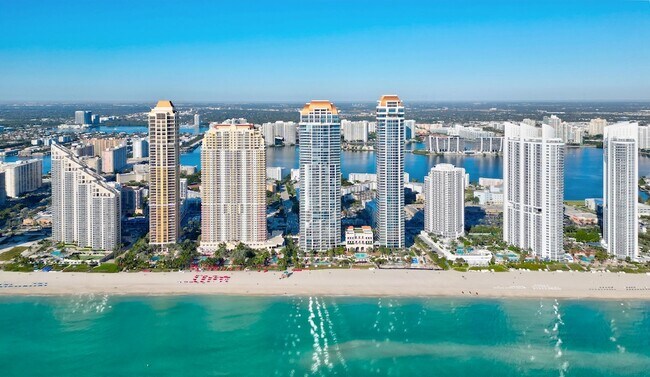 Building Photo - 17901 Collins Ave