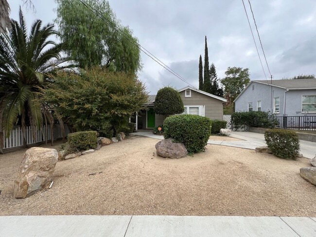 Building Photo - 3869 Ridge Rd