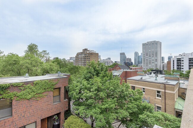 Photo du bâtiment - 1500 Pine Ave W