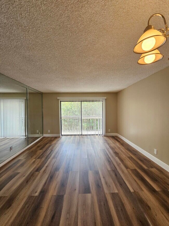 Foto del edificio - 2050 N Congress Ave