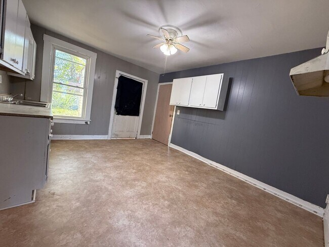 Foto del edificio - Charming Home Available