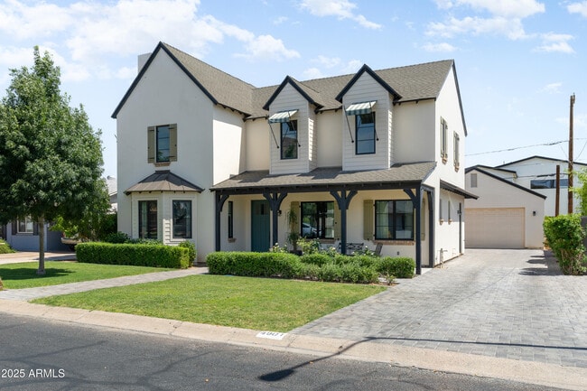 Building Photo - 4901 E Amelia Ave