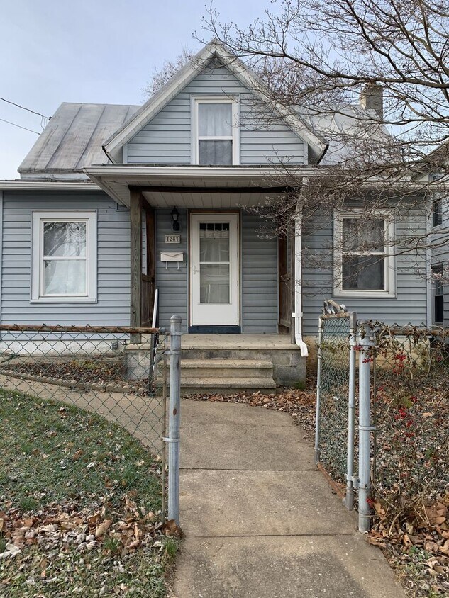 Foto principal - Charming 2-Bedroom, 1-Bath Single-Family H...