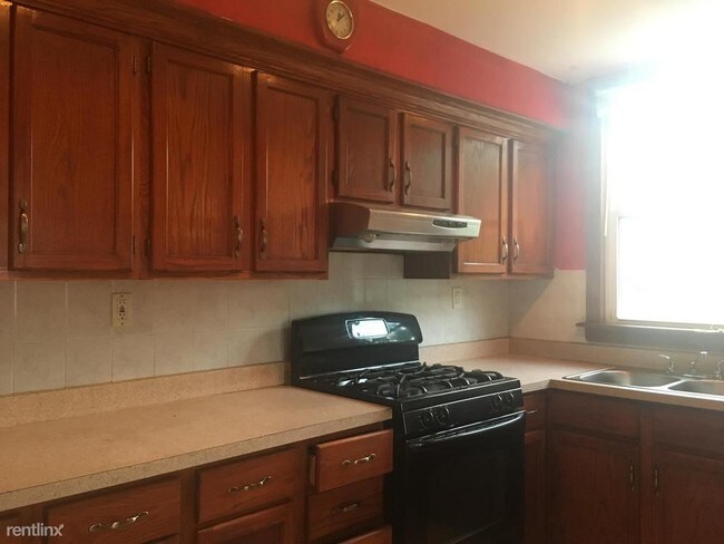 Building Photo - 3 br, 2 bath Townhome - 101 Normandy Rd