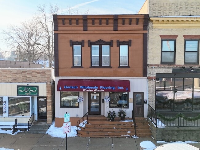 Building Photo - 110 Janesville St