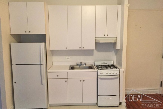 Foto del edificio - 1 bedroom in Brooklyn NY 11214
