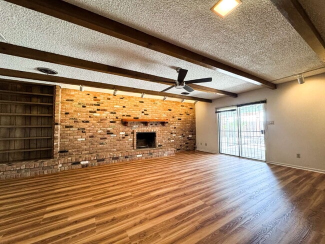 Building Photo - "Charming 3 Bedroom, 2 Bathroom Home with ...