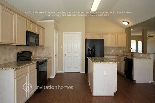 Building Photo - 1704 Windcastle Dr