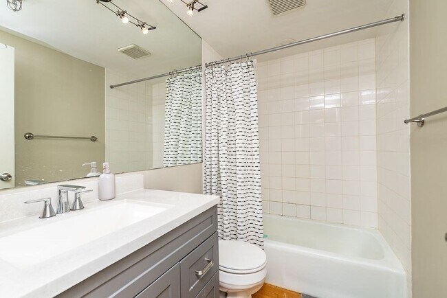 Foto del edificio - 30-34 E Concord St