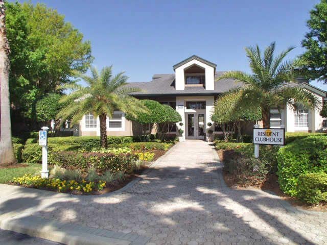 Foto del edificio - 8915 Latrec Ave