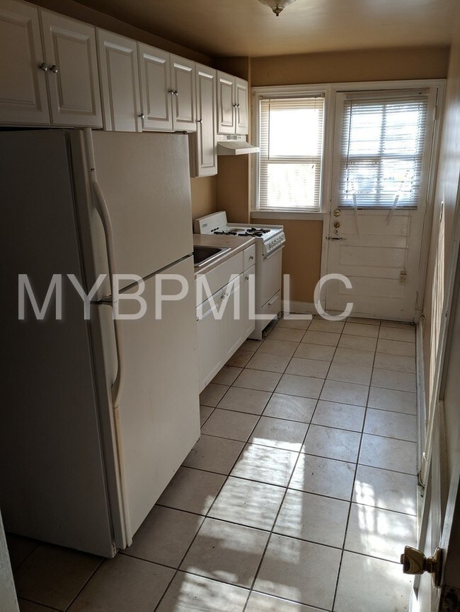 Building Photo - Beautiful Townhouse in East Baltimore