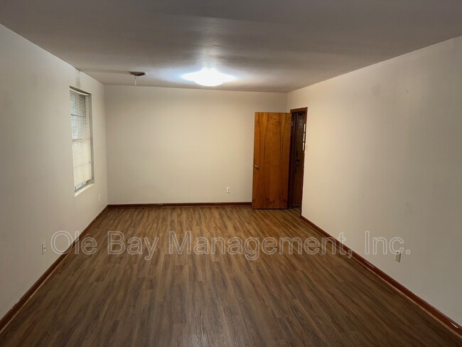 Building Photo - 2508 W Daniels Rd