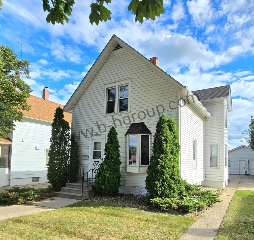 Primary Photo - 1827 53rd St