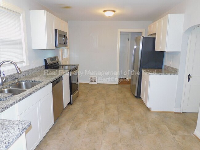 Foto del edificio - 3713 N Cherry St