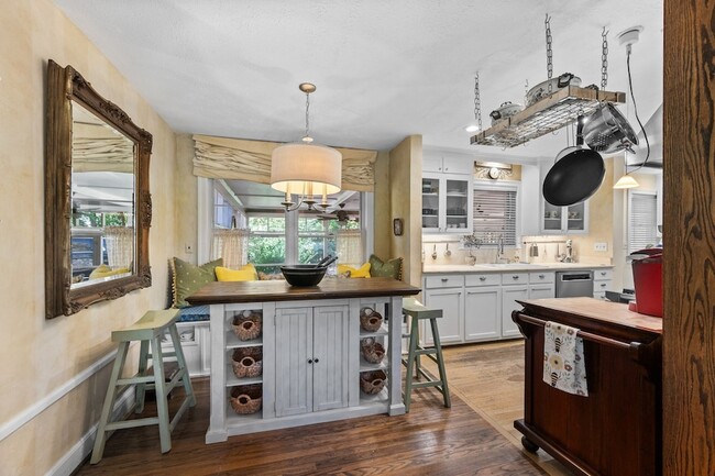 Building Photo - 201 Brookfield Ave