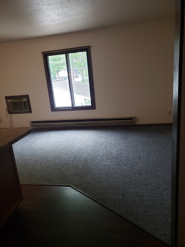 114 2nd Ave N Unit 1, Onalaska, WI 54650 Apartments in Onalaska, WI