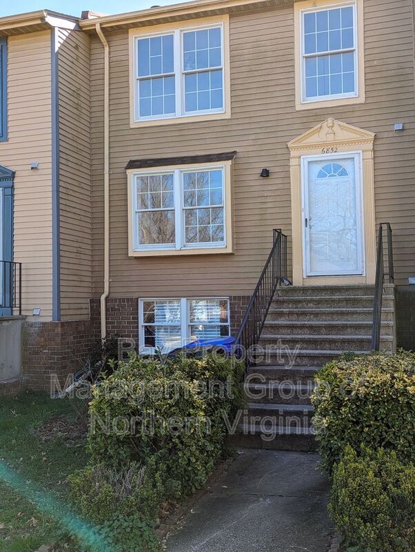 Primary Photo - 6852 Heatherway Ct