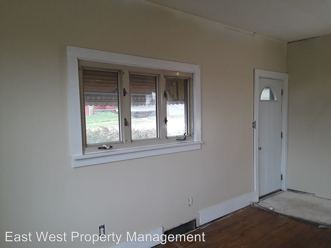 Building Photo - 732 N 23rd Ave W