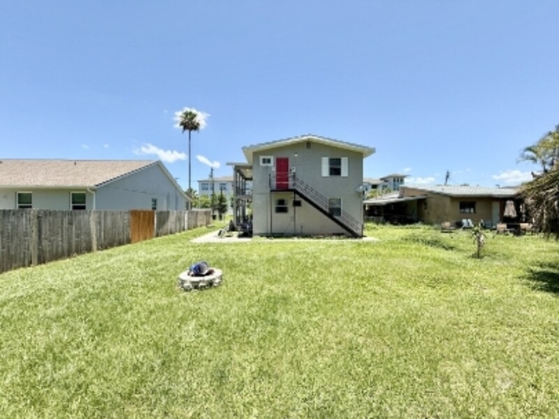 Foto principal - 1045 11th Ave NW