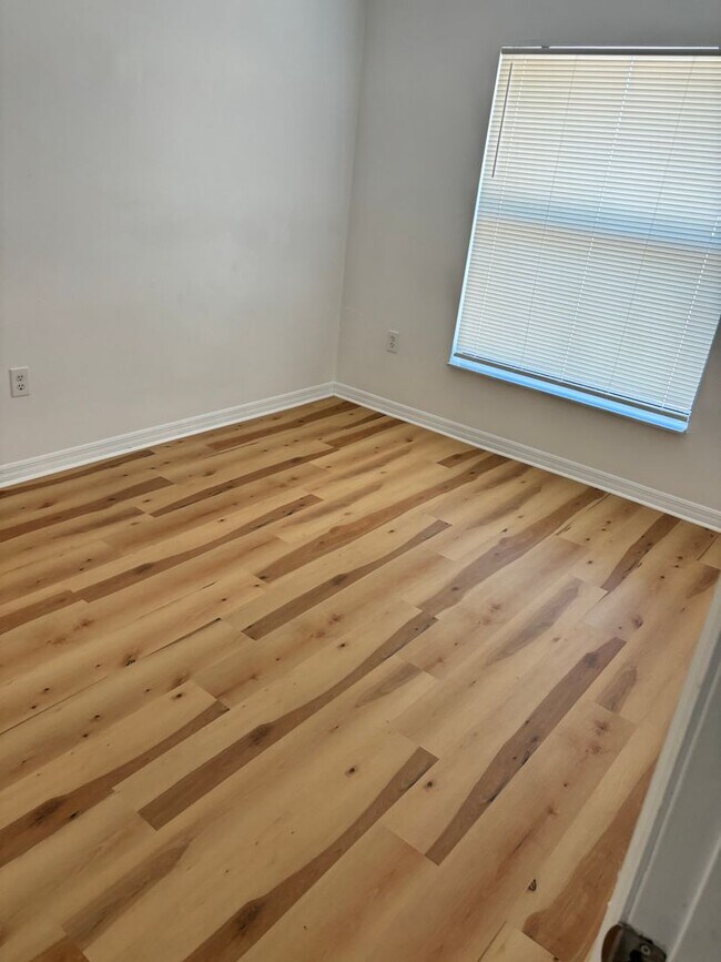 Building Photo - Charming 2BD/1BA in Prime Palm Bay Location