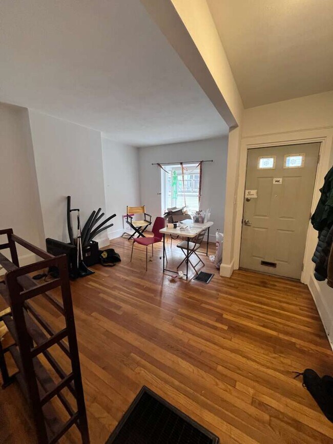 Foto del edificio - 731 Parker St