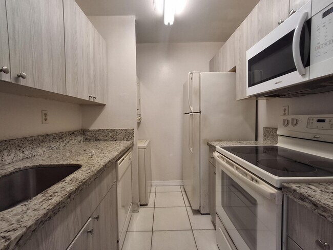 Building Photo - 11506 Royal Palm Blvd