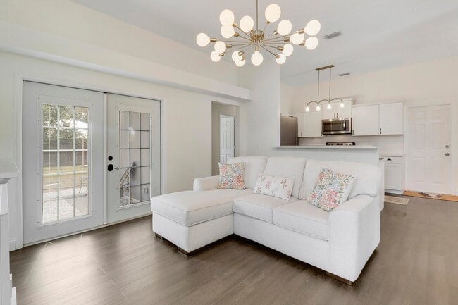 Photo - 765 NW Bristol St House