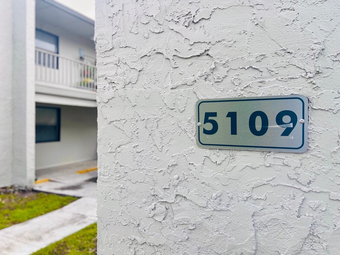 Primary Photo - 1BD/1BA Apartment off Curry Ford in Henley...