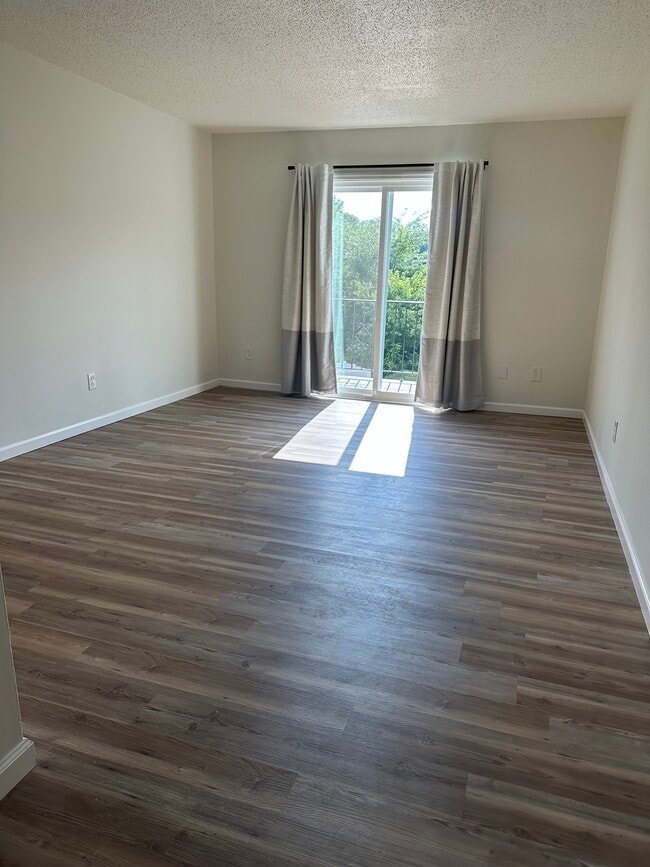 Building Photo - Westmoor Place 601