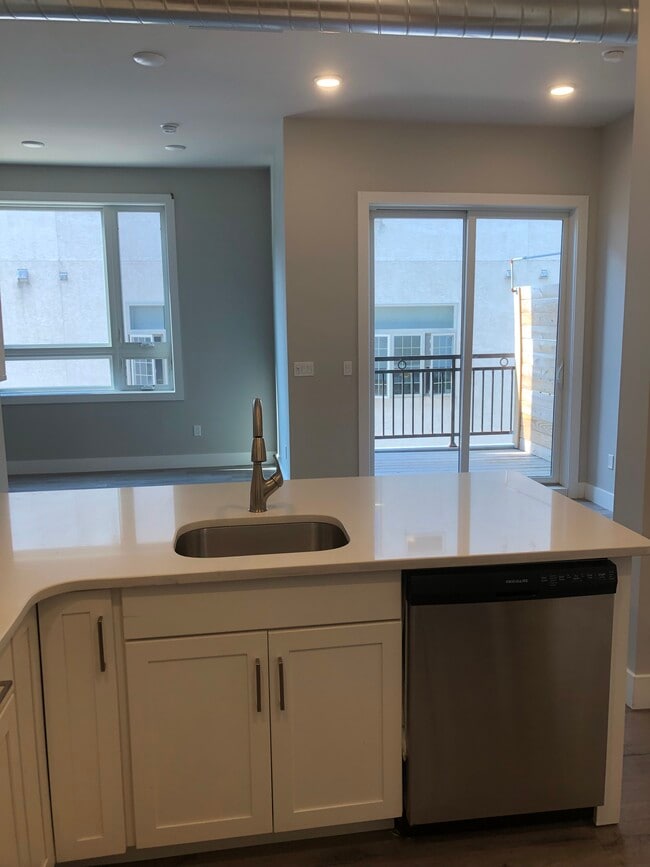 View of deck from Kitchen - 907 Leland St