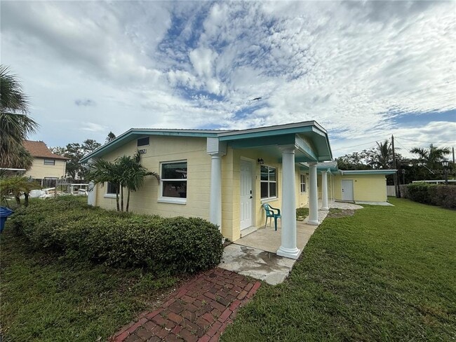 Building Photo - 7057 Sunset Dr S