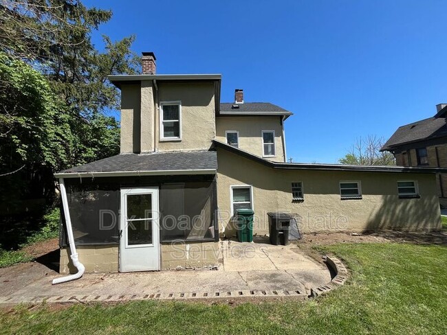 Building Photo - 545 Rockdale Ave