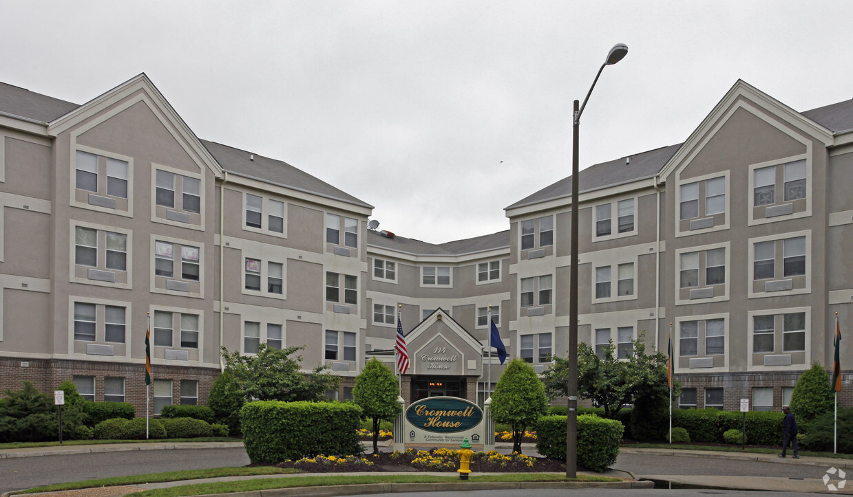 Foto principal - Cromwell House Senior Apartments - 55+