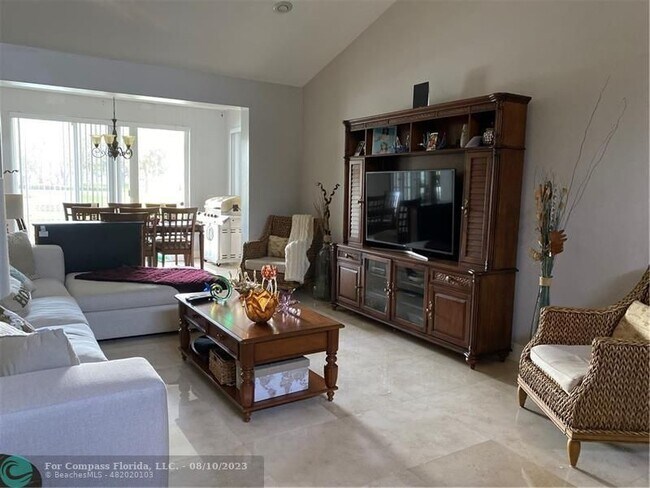 Building Photo - 10474 Lake Vista Cir