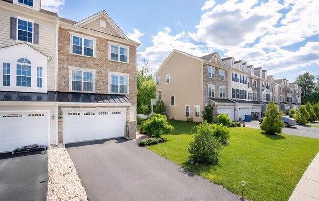 Building Photo - Spacious End-Unit Townhome for Rent in Meridian Crossing – 3BR, 4BA, 2-Car Garage. $3,095.00/month