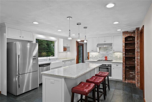 Foto del edificio - 6 Mary Ann Dr