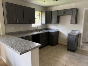 Building Photo - 3316 Laplace St