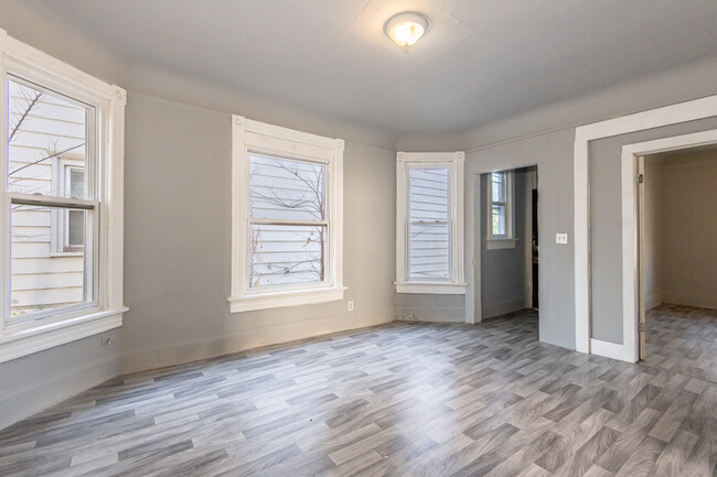 Building Photo - 2424 N 39th St