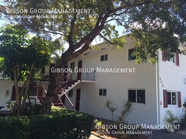 Foto del edificio - 806 NE 16th St