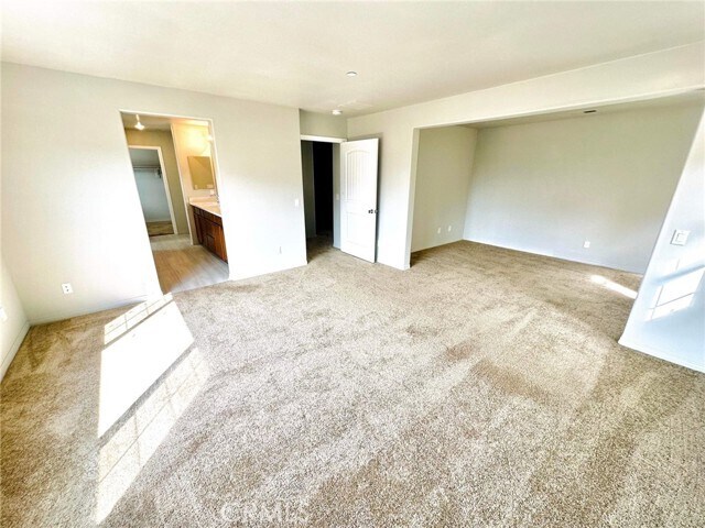 Foto del edificio - 9363 Klusman Ave