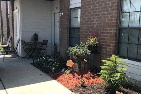 Jardines de Enfield - 2202 S Tourist Dr