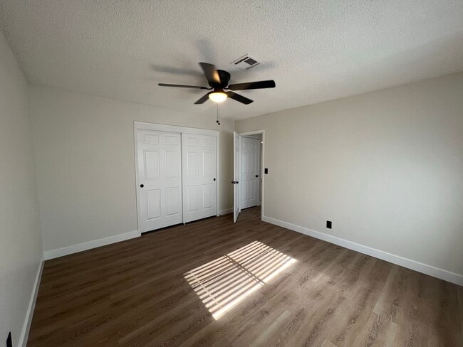 Foto del edificio - 3812 Melody Ln