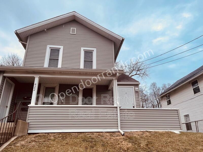 Primary Photo - 422 N Riley St