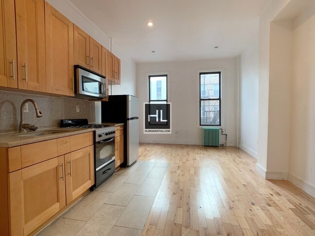 Building Photo - NO FEE Gorgeous Studio Wilson Avenue