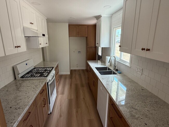 Foto del edificio - Updated 3 bedroom - 2 bathrooms house read...